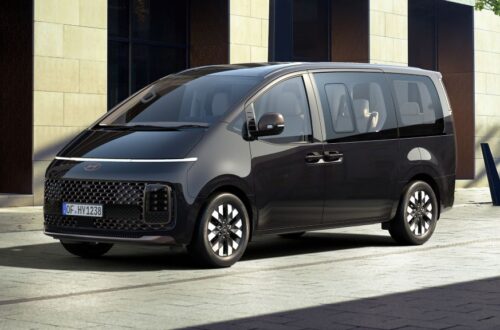 Hyundai_STARIA_tre-quarti