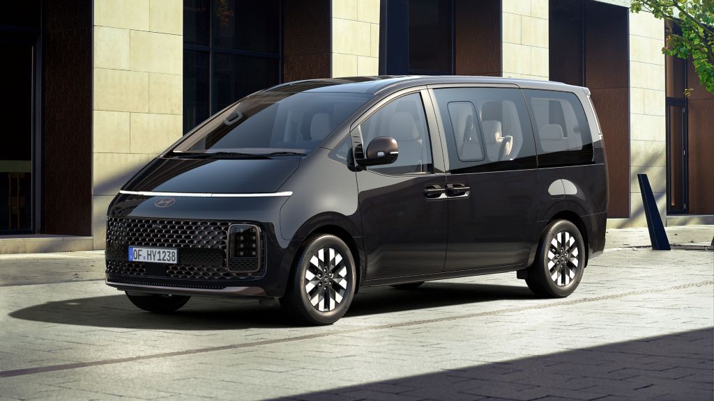 Hyundai_STARIA_tre-quarti