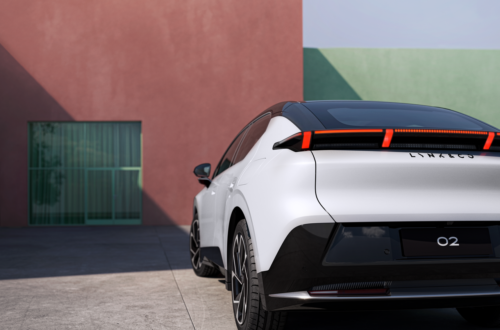 lynk_&_co_02_CRYSTALWHITE_back
